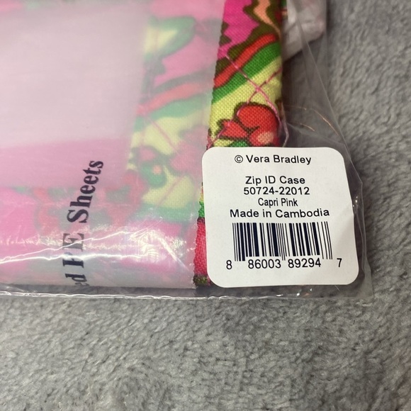 🩷💚VERA BRADLEY🩷💚Capri Pink Zip ID Case in Cotton/NWT - Picture 4 of 6